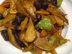 红蘑炒土豆片-奉天掌柜·非遗猪手·笨饺子(崇山路店)