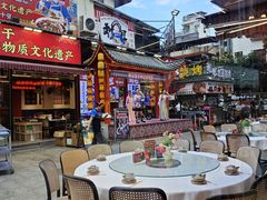 -刘姐啤酒鱼民族演艺餐厅(西街总店)