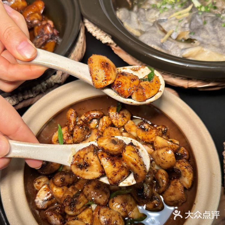 乌鲁木齐首家！！这一顿。。黄油焗海鲜好吃S了