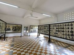 -吐斯廉屠杀博物馆