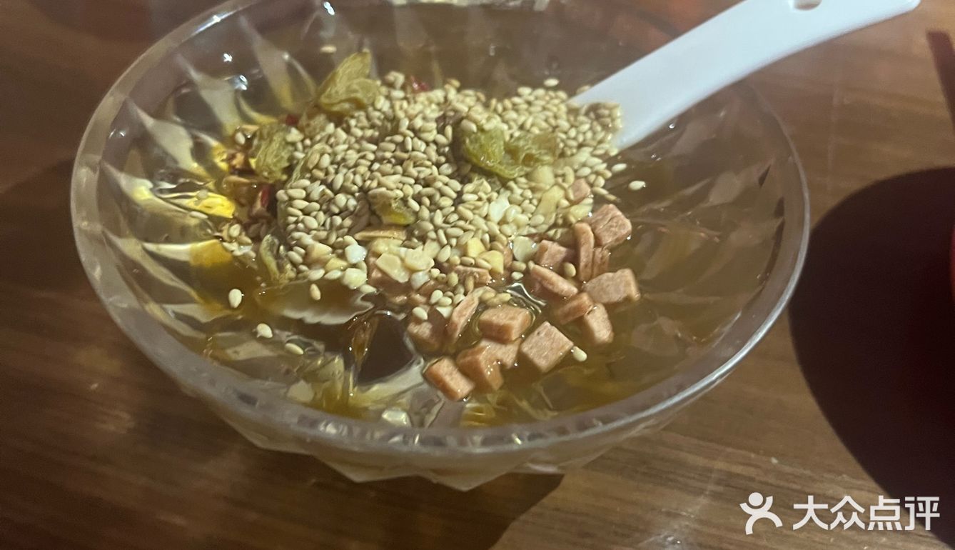 这家店评分4.8，这家店的酸菜鱼值得一试