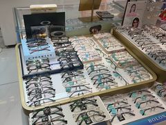 -美式眼镜·授权蔡司.依视路.尼康.豪雅.明月(人民广场店)