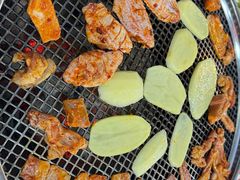 -小辣椒火盆烧烤(温泉南街店)