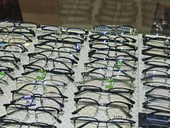 -三叶眼镜城批发市场(上海火车站店)