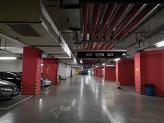 -丽丰购物中心·停车场