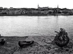 -多瑙河畔鞋履雕塑