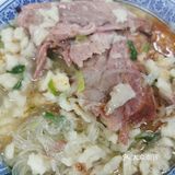 只要营业随时都时都有免费的茶水和泡馍汤，自己去打