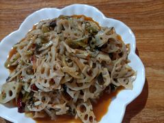 -巍山𤆵肉饵丝