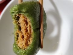 蛋黄肉松青团-沈大成(南京东路店)