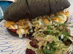 墨鱼汁鸡扒包-拾挚扒房(招商花园城店)