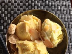 巧克力冰淇淋球-荣誉国际酒店-云顶旋转餐厅