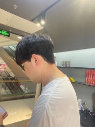 -一家只做男发烫染的店