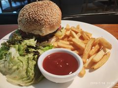 经典牛肉汉堡-ZEMOCAFE·FUSION FOOD(西交利物浦店)