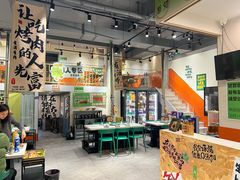 -山野的朋友露营炭火烤肉