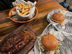 -Ribs & Burgers The Rocks