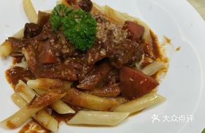 Beef and Pasta in Red Wine Sauce