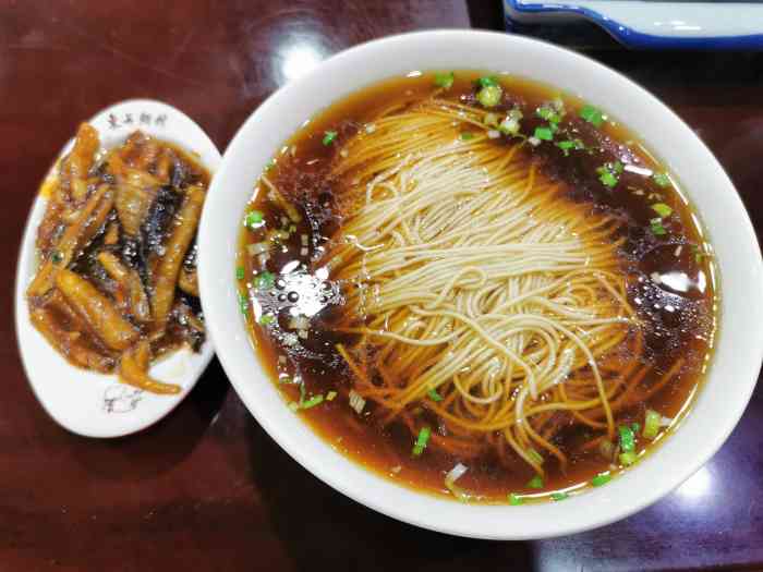 打分 来无锡跑马拉松,住附近,临走吃了一碗鳝糊面,味道很不错!