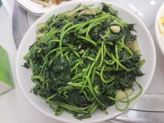 -丹水桥地锅鱼·翘嘴鲌·地方特色全鱼宴(丹江口大坝店)