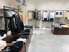 -URBAN REVIVO(七宝领展广场店)