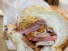 -Bánh Mì Huynh Hoa