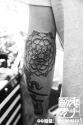 -鬼手纹身小鬼店