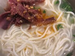 -亮亮面馆(经六路店)