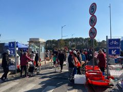 -雪绒花路停车场