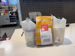 -麦当劳(深圳北站B2检票口楼上)