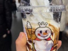 黑糖珍珠大圣代-蜜雪冰城(万达广场外B号门门口外集装箱店)