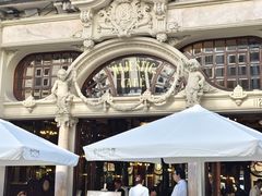 -Majestic Café