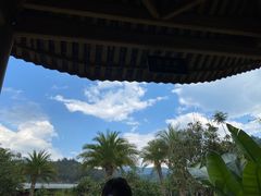 -腾冲洞山温泉村