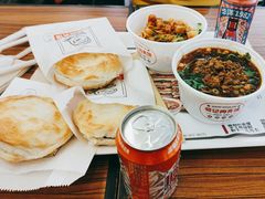 -荀记肉夹馍(三八家乐福店)