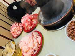 羊尾油-洞庭洲·防空洞火锅·铜锅涮肉·烧烤(新百广场店)