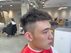 -变画·发型STUDIO