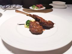 法切碳烤新西兰香草羊排-领仕扒房(长春店)