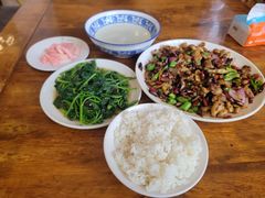 -茅屋大酒店