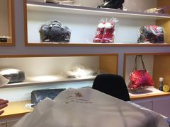 -爱革·奢品·鞋包·衣物·家居(金桥国际商业广场店)