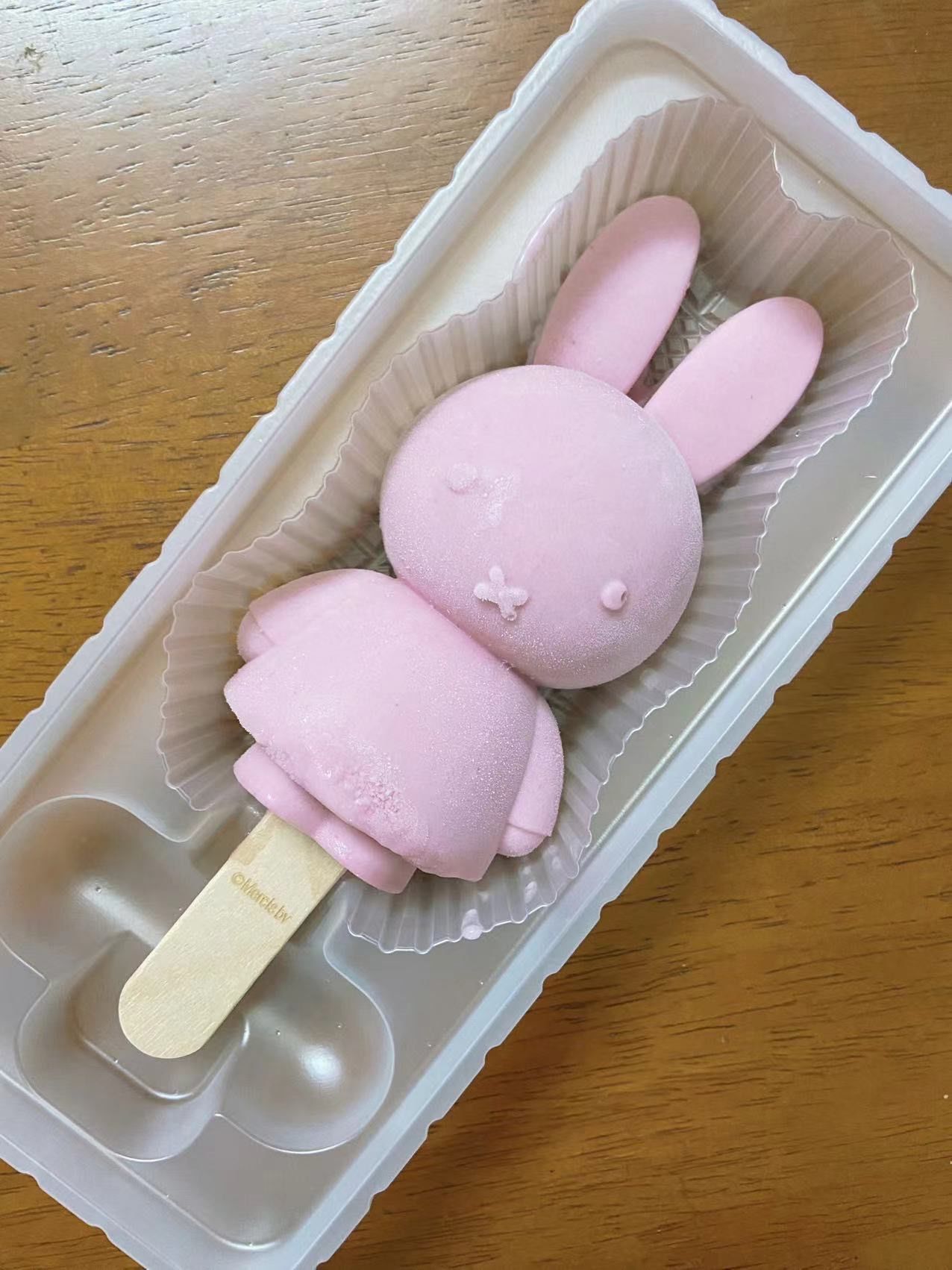 可爱的兔子雪糕