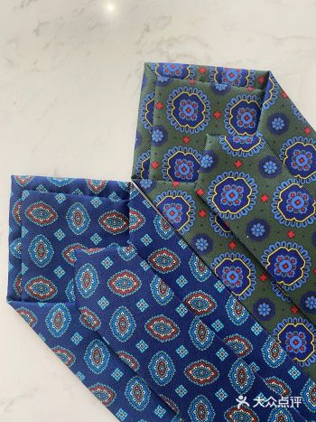 因为之前也没怎么穿过西服,但是最近要出席一个商务活动