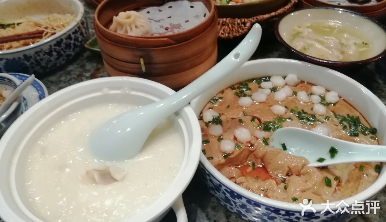 用完餐走出来，门口已不少等位估计是慕名而来的