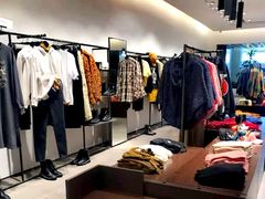 -URBAN REVIVO(高德置地广场·春广场店)