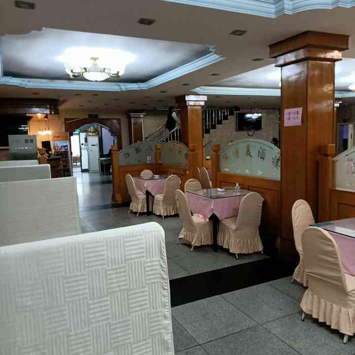 华特美酒楼(新华路店)-"公司门口比较大的餐馆,一层大厅,二层有很..."