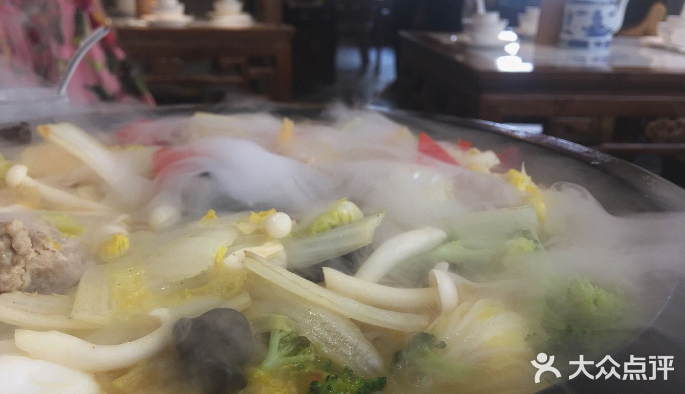 古香古色，楼上小桥流水的