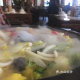 古香古色，楼上小桥流水的