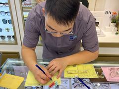 -美式眼镜·授权蔡司.依视路.尼康.豪雅.明月(人民广场店)