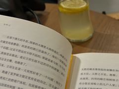 -新华里咖啡书吧(新华书店小寨店)