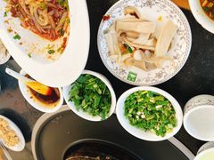 -南渝食府.墨脱石锅松茸鸡