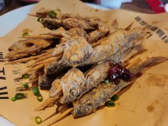 烤针亮鱼-永红源啤酒·烧烤·海鲜·大排档(青特城店)