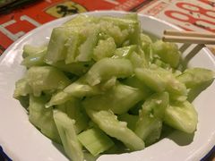 素拍黄瓜-小院烧烤
