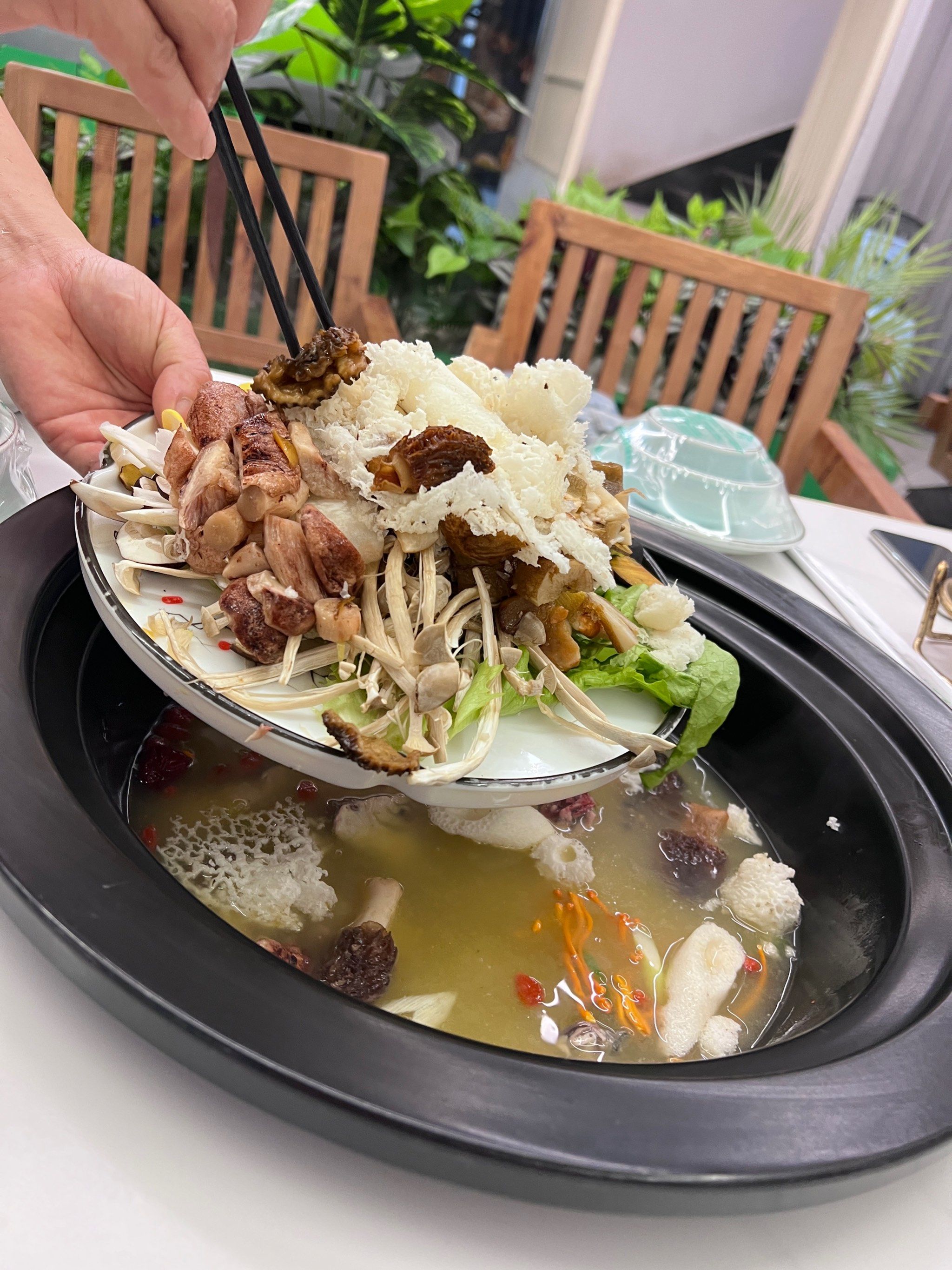 地道好吃的云南菌菇火锅